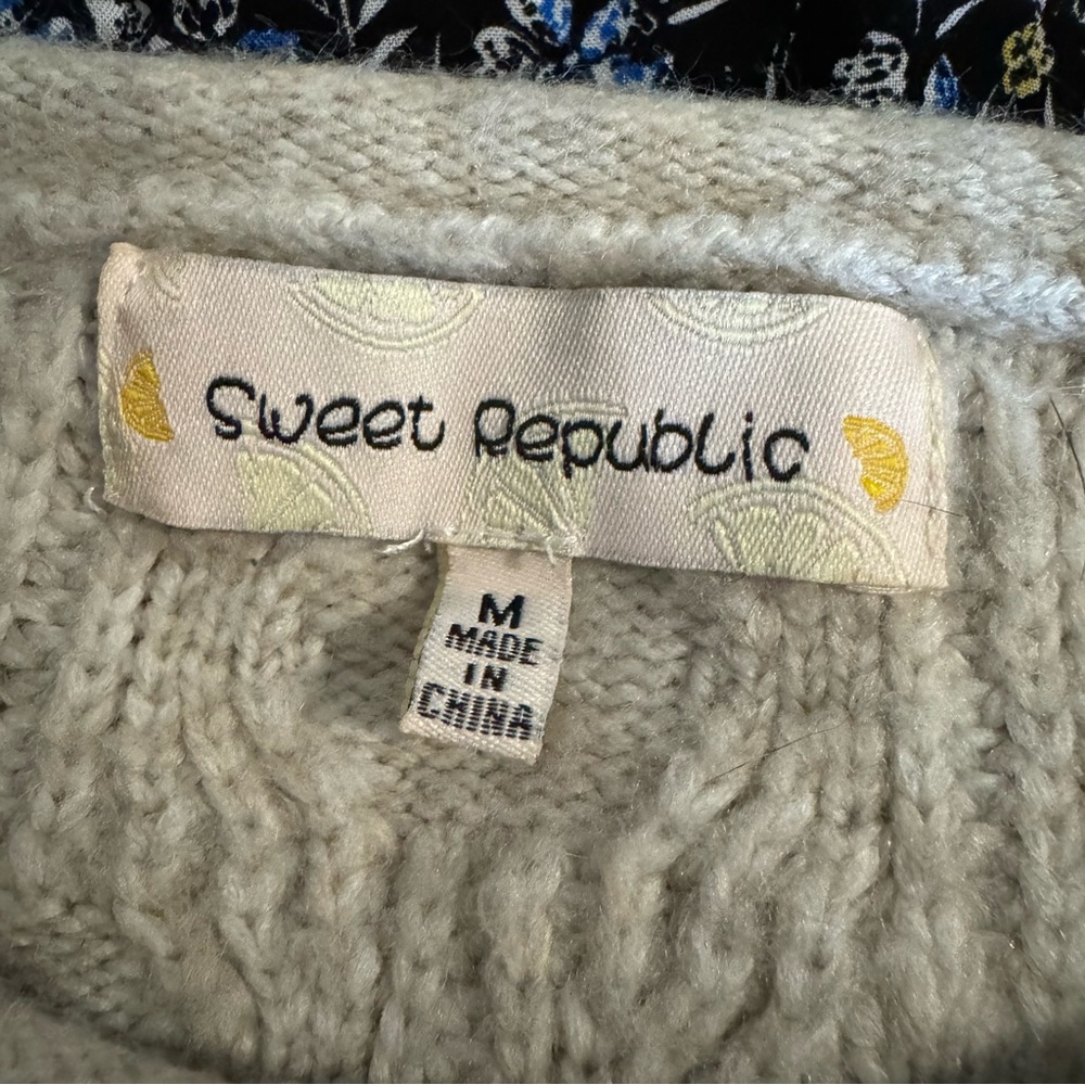 Sweet Republic Medium Oatmeal Sweater - Picture 6 of 7